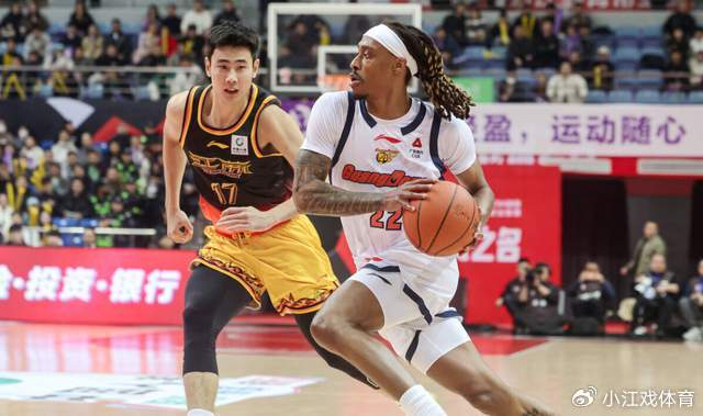 广东第一混子外援出现！场均8分还拿500万大合同，杜锋忍无可忍|广东男篮|麦考尔|崔永熙|焦泊乔|比赛_新浪体育_新浪新闻