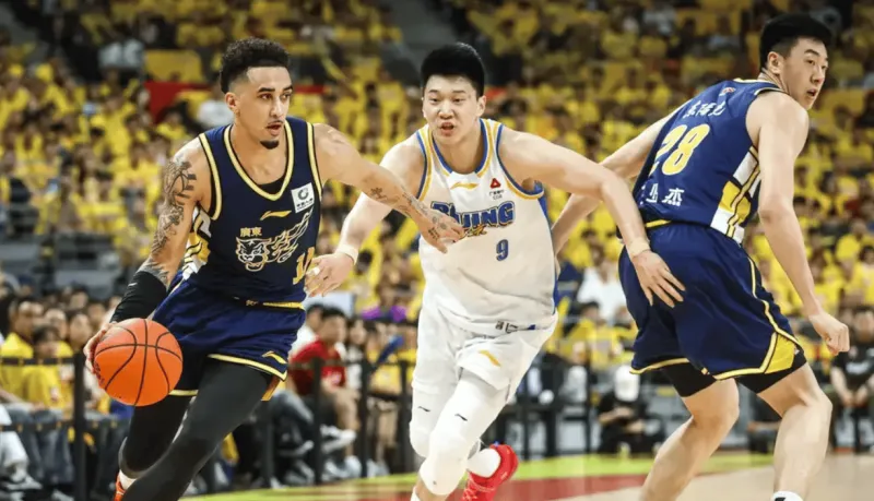 广东上半场三分一度落后北京20个百分点，全场战罢领先北京